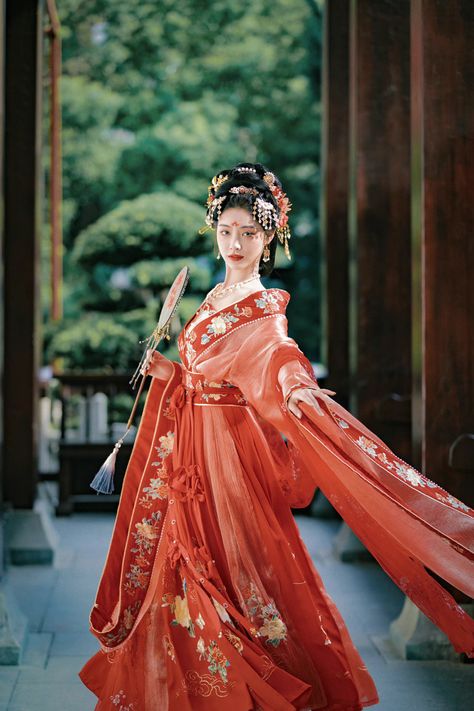 stardust and supernovas Asian Gowns, Chinese Traditional Costume, Ancient Chinese Dress, Ancient Chinese Clothing, Xu Jiaqi, Royalty Aesthetic, Hanfu Dress, Chinese Clothing, Traditional Fashion