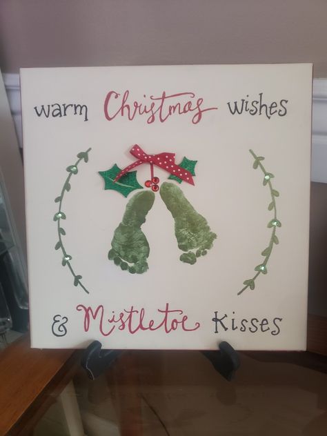 Baby's first Christmas keepsake! Warm Christmas Wishes & Mistletoe Kisses! Christmas Wishes And Mistletoe Kisses, Mistletoe Handprint Craft, Miseltoe Crafts For Kids, Misotoes Christmas, Mistletoe Quotes, Mistletoes Craft, Baby Mistletoes, Mistletoe Quote, Mistletoes Footprint