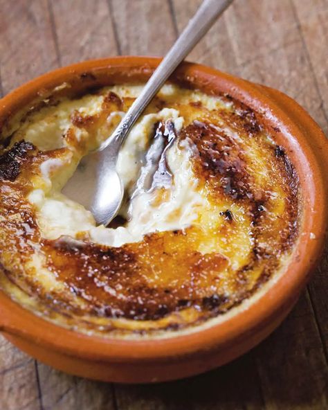 This Spanish custard, called crema, is rich, creamy, and simple to make. The custard is made with milk, so it's lighter. Serve the crema warm. #custard #dessert #spanish Easy Spanish Desserts, Catalan Recipes, Homemade Churros, Spanish Desserts, Cream Custard, Custard Pudding, Dessert Simple, Custard Recipes, Best Sweets