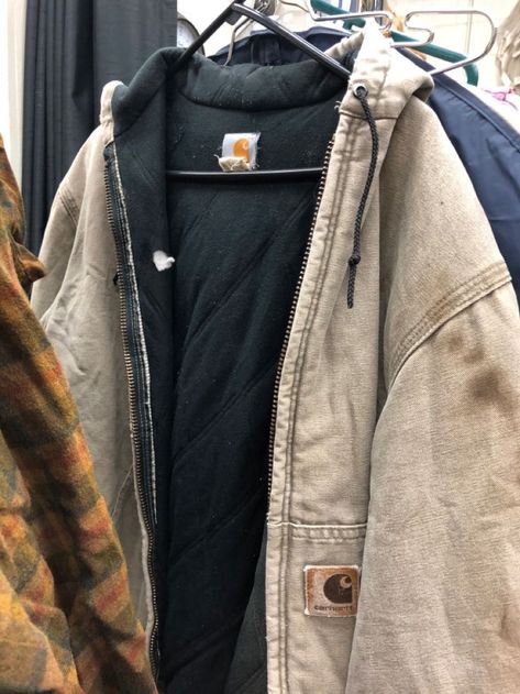 Aesthetic Jackets Vintage, Thrifted Clothes Aesthetic, Carhartt Jacket Aesthetic, Thrift Clothes Aesthetic, Drift Aesthetic, Carhartt Aesthetic, Leo Valdez Aesthetic, Carhartt Jacket Outfit, 90s Jacket