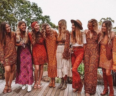 Bohemian Retro Outfit, 60s Bohemian Fashion, Glastonbury Festival Fashion, 60s Inspired Fashion, Hippie Chic Weddings, Yea Party, Boho Hippie Outfits, Bohemian Picnic, Pagan Poetry