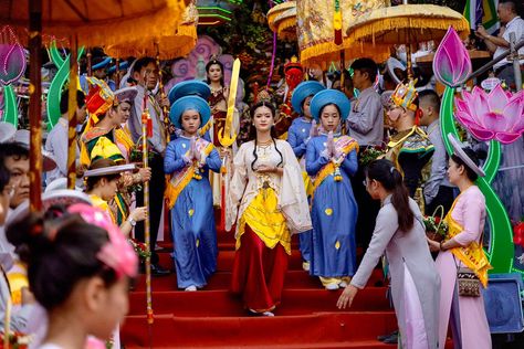 Quan The Am Festival In Danang - The Intangible Cultural Heritage Of Vietnam - Da Nang Leisure Tourism Images, Kim Son, Quan Am, National Festival, Intangible Cultural Heritage, Traditional Festival, Stone Engraving, Danang, Boat Race