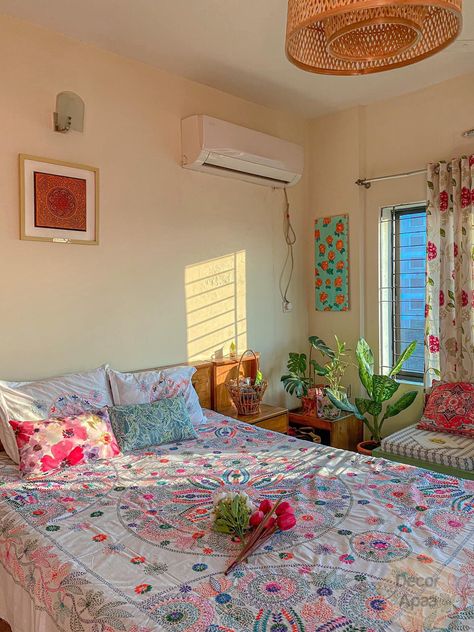 Simple Bedroom Ideas Indian, Colorful Room Decor, Indian Room Decor, Indian Bedroom Decor, Bedroom Decor For Small Rooms, Simple Living Room Decor, Easy Room Decor, Small Room Design Bedroom, India Home Decor