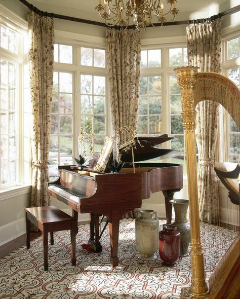 19 Creative Ways How To Decorate Living Room with Piano Piano Room Design, Grand Piano Living Room, Grand Piano Room, Piano Living Rooms, Traditional Design Living Room, Stylish Room Decor, Living Room New York, Piano Decor, Grand Pianos