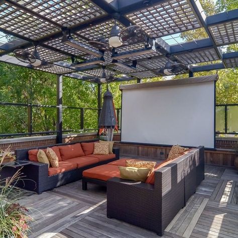 Backyard Movie Night Ideas, Screen Pergola, Pergola Wall, Pergola Modern, Movie Night Ideas, Backyard Movie Party, Pergola Diy, Backyard Movie Nights, Rooftop Terrace Design