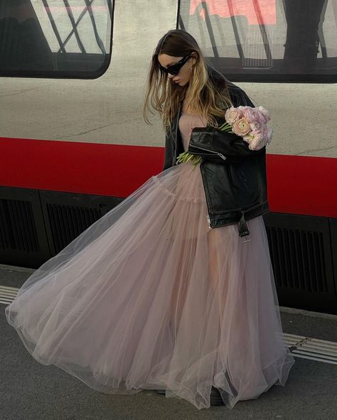 Tulle Skirt Aesthetic, Tulle Skirt Photoshoot, High Fashion Photoshoot, Skirt Aesthetic, Nyc Print, Photo Rose, Runaway Bride, Best Photo Poses, Lviv