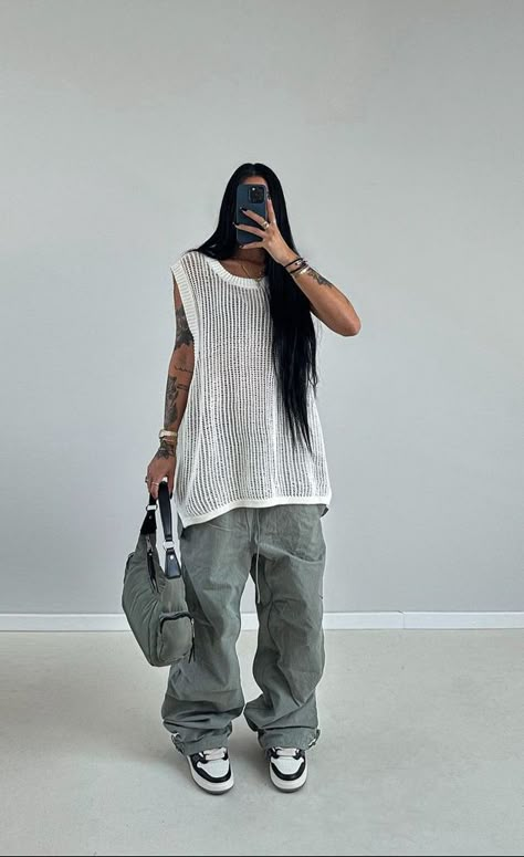 Tomboy Outfits Women, Tomboy Feminine Outfits, Afro Punk Fashion Street Style, Tom Boy Femme Outfit, Casual Breakfast Outfit, Summer Streetwear Fashion Women, Bartender Outfit Female Casual, Winter 2024 2025 Fashion Trends, Summer Baggy Outfits