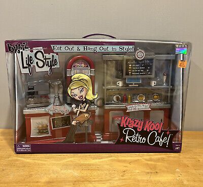 BRATZ DOLL Krazy Kool Retro Cafe- 2004 LifeStyle Collection - NRFB RARE HTF | eBay Bratz Doll Furniture, Bratz Doll House, Bratz Furniture, Doll Collection Display, Brat Doll, Doll Room, Retro Cafe, Bratz Girls, Nostalgic Toys