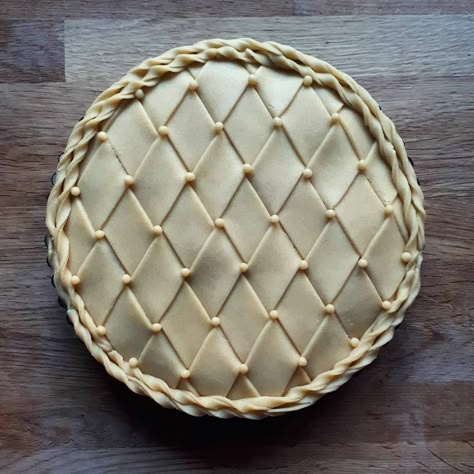 Baking Kitchen Design, Decorative Pie Crusts, Pie Decor, Pie Crust Ideas, Fancy Pie Crust, Pie Crust Art, Beautiful Pie Crusts, Decorative Pie Crust, Crust Designs