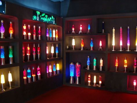 Lava lamp collections - love lava lamps! #LavaLamp Lava Lamp Collection, Lava Lamp Room, Lava Lamp Wall, Lava Flow Drink, Lava Lamp Experiment, Cool Lava Lamps, Water Speakers, Glitter Lamp, Purple Liquid