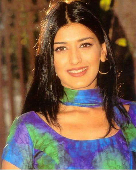 Instagram photo by SONALI BENDRE FAN PAGE🙏🌏 • Mar 1, 2018 at 1:49 PM 90s Bollywood Actress, Sonali Bendre, Bollywood Retro, Famous Indian Actors, 90s Actresses, Bollywood Glamour, New Saree Blouse Designs, Actress Without Makeup, 90s Bollywood