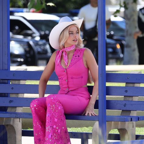 bts of barbie (2023) Couples Dynamics, Cowgirl Barbie, Western Barbie, Barbie Film, Earth Girl, Outfit Barbie, Barbie Halloween Costume, Barbie 2023, Barbie The Movie