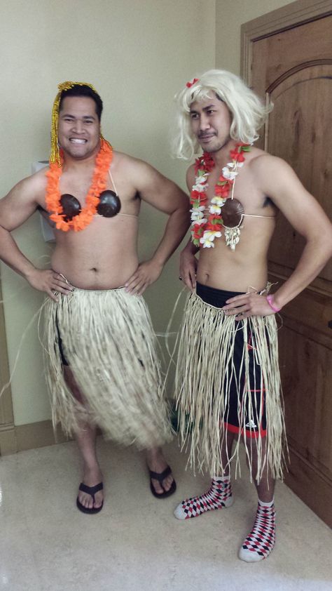 Quick and Easy Halloween Costumes: Grab a coconut bra, grass skirt, and a flower lei and you're all set to be a hula girl! Chicken Joe Costume, Hawaian Costume, Coconut Costume, Tiki Party Outfit, Quick And Easy Halloween Costumes, Hula Girl Costume, Hawaiian Themed Outfits, Quick N Easy Halloween Costumes, Tropical Halloween