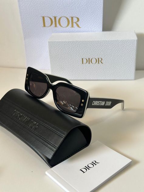 Dior Sunglasses Aesthetic, Dior Glasses Sunglasses, Dior Glasses, Sunglasses Aesthetic, نظارات شمسية, Closet Organizer, Pink Car, Dior Sunglasses, Glasses Sunglasses