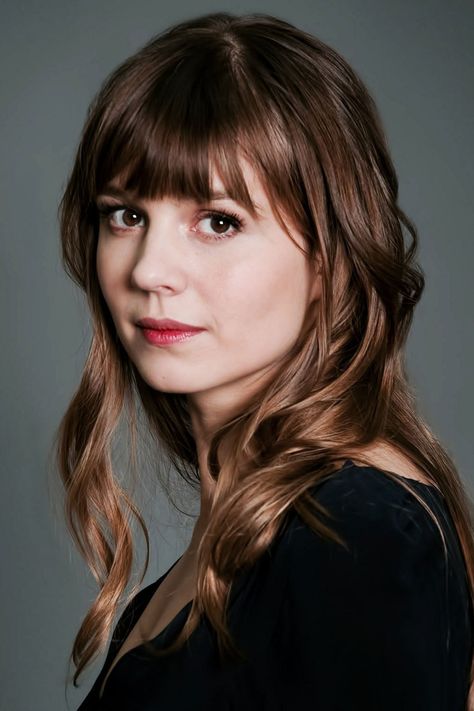 Katja Herbers Katja Herbers, Move In Together, Brown Eyed Girls, Comedy Drama, Pure Beauty, Famous Women, Celebrity Outfits, Move In, Redheads