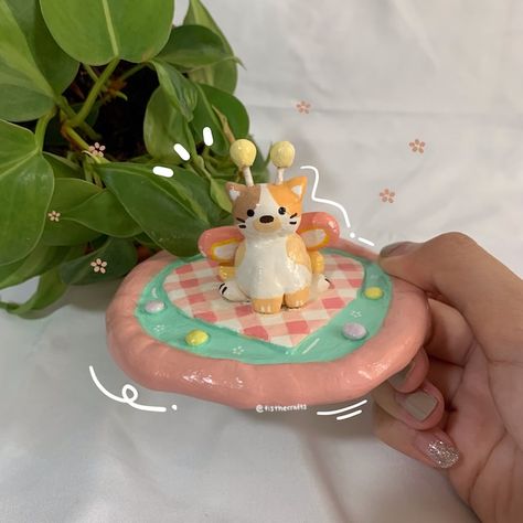 Desk Figurines, Clay Trinket Dish, Cat Clay, Butterfly Cat, I Love Cats, The Crafts, Clay Diy Projects, Tanah Liat, Clay Crafts Air Dry