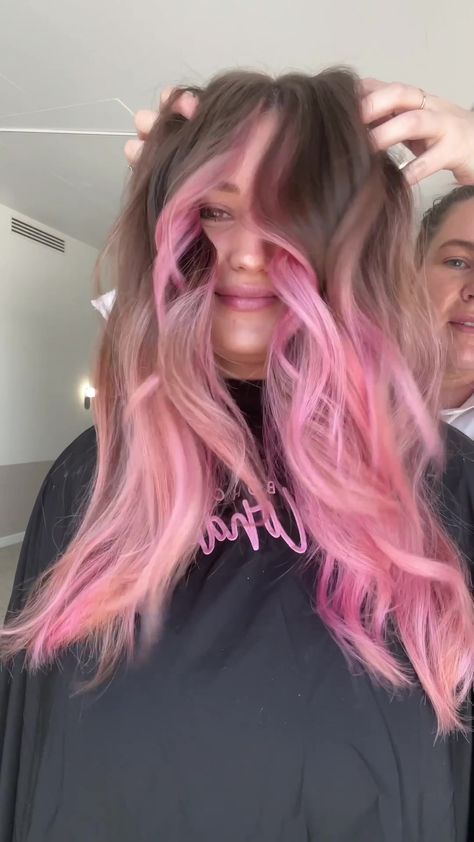 haircolor Pink Roots Hair, Halo Hair Dye, Halo Hair Dye Style, Amazing Hair Color, Hair Color Styles, Pink Ombre Hair, Halo Hair, Amazing Hair, Hair Colorist