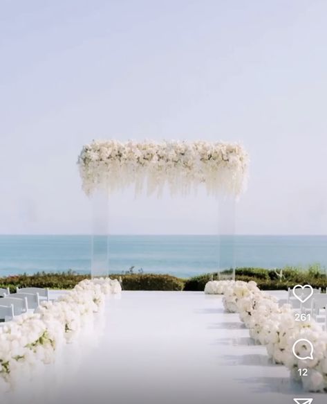 Beach Ceremony Florals, Understated Elegance Wedding, Poolside Wedding Ceremony, Beach Wedding Setup, Brazil Wedding, Pastel Wedding Decorations, Guatemala Wedding, Wedding Aisle Outdoor, Wedding Flower Trends