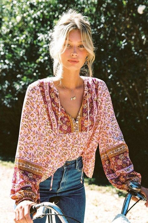 Bohemian Clothes Women, Arnhem Clothing, Look Boho Chic, Mode Hippie, Estilo Hippie, Boho Style Outfits, Look Retro, Mode Boho, Looks Street Style