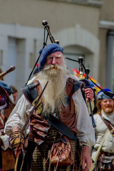 Scotland Culture People, People Of Scotland, Scottish Unicorn, Scotland People, Robertson Tartan, Scotland Aesthetic, Highland Bagpipes, Scotland Men, Moving To Scotland