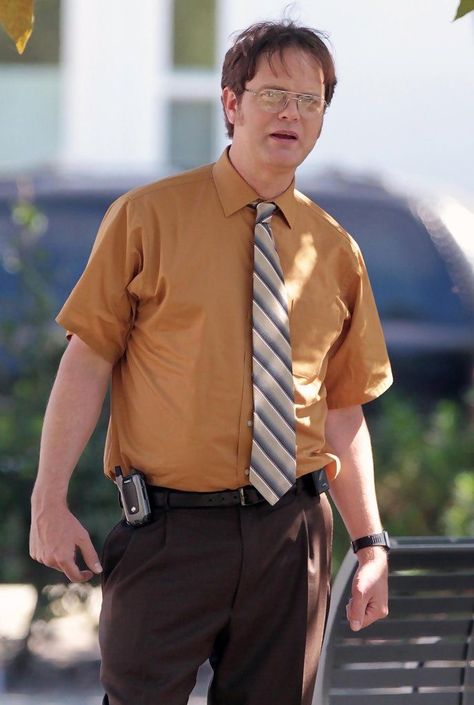 Dwight Shrute Costume, The Office Costumes, Office Halloween Costumes, Nerdy Guys, The Office Dwight, Office Shirts, Rainn Wilson, The Office Show, Office Tv Show