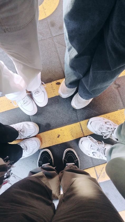 5 pairs of feet/shoes 
Friendgroup of 5
Best friend core
Friendgroup core
Wattpad
Train station
Moomba Melbourne
Nike shoes
Vans shoes Friends Circle Aesthetic, Shoe Circle Friends, Friend Circle Aesthetic, Circle Aesthetic, Frame Wallpaper, Photo Frame Wallpaper, Music Vibes, Circle Of Friends, Framed Wallpaper