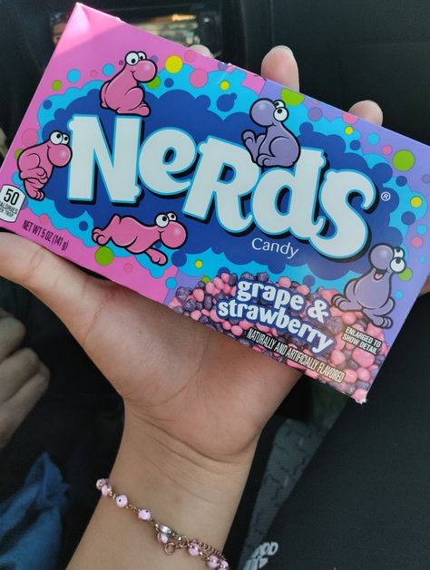 Nerds candy 🫐🍒 Hogwarts Food, Disney Candy, Snickers Candy, Paper Squishy, Snacks Candy, Nerds Candy, Toaster Pastry, Big Jar, Kawaii Dessert