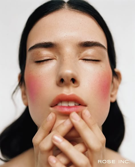 Artist in Residency: Adele Sanderson’s Modern Ombré Lips & Cheeks – Rose Inc. Ombré Lips, Tom Ford Shades, Rose Inc, Nars Radiant Creamy Concealer, Makeup Icons, Ombre Lips, Beauty Photoshoot, Beauty Shoot, How To Line Lips