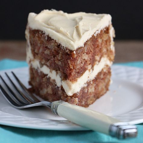 Welcome the start of apple season with this easy recipe for moist delicious recipe for Apple Cake with Maple Buttercream and Walnuts Carrot Cake Filling, Winter Torte, Mousse Au Chocolat Torte, Maple Buttercream, Cake Filling, Apple Cake Recipes, A Piece Of Cake, Apple Desserts, Piece Of Cake