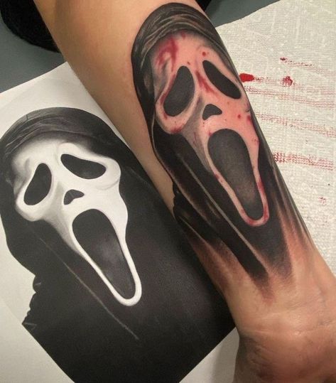 Scream Movie Tattoo Ideas, Scream Tattoo Design, Scream Mask Tattoo, Horror Leg Sleeve Tattoo, Horror Movie Tattoos Ideas, Ghostface Tattoo Design, Scream Tattoos, Scary Movie Tattoos, Ghost Face Tattoo