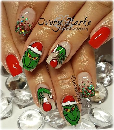 Medium Length Christmas Nails, Acrylic Nails Xmas, Grinch Themed Nails, Simple Grinch Nails, Nails For Ladies, Grinch House, Grinch Christmas Nails, Christmas Coffin Nails, Christmas Light Nails