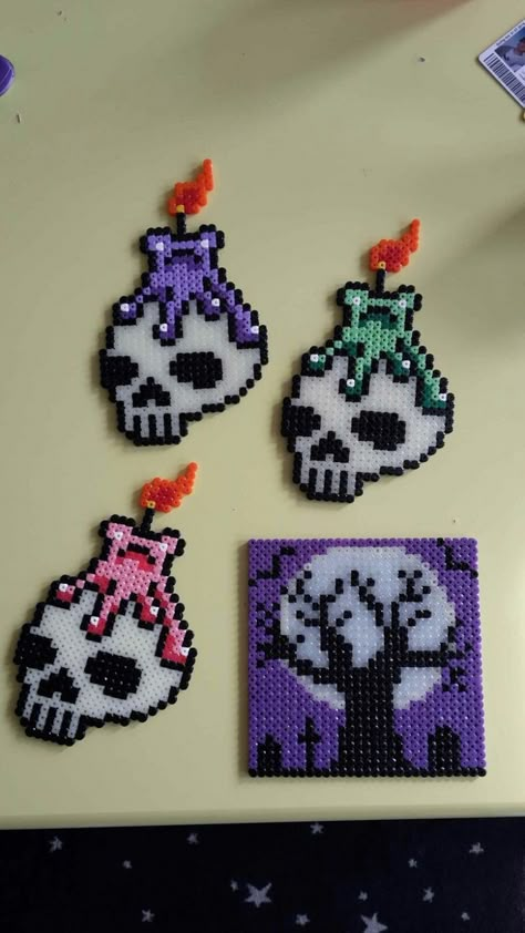 Perler Bead Patterns Without Black, Pearler Bead Patterns Halloween, Peeler Bead Ideas Halloween, Peeler Beads Halloween, Hocus Pocus Perler Bead Patterns, Rezz Perler Bead Patterns, Halloween Hama Beads Patterns, Spooky Perler Beads, Perler Beads Rave