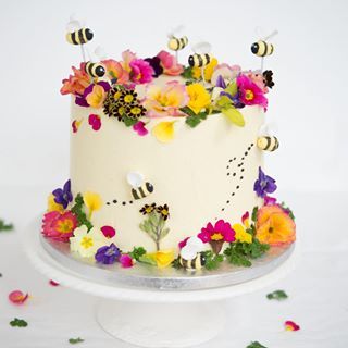 Flower Brownies, Topped Brownies, Say It With Flowers, Christening Cakes, Baked With Love, Bee Cakes, Garden Cakes, Baby Birthday Cakes, Pretty Birthday Cakes