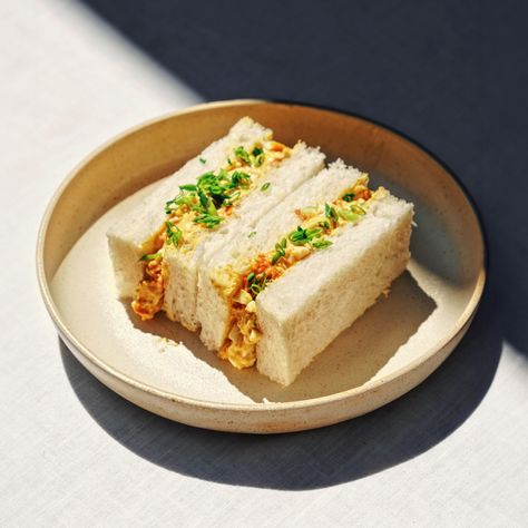 Egg Tomato Sandwich, Japanese Sando, Sando Sandwich, Japanese Egg Sandwich, Caesar Sandwich, Sandwich Aesthetic, Creamy Egg Salad, Tamago Sando, Autumn Brunch