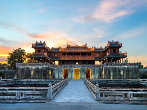 Tour Du Lịch: Sài Gòn | Khám Phá Cố Đô Huế (3N2Đ) Vietnam Architecture, Vietnam Travel Guide, Can Tho, Kuching, One Day Trip, Natural Background, Beaux Villages, Hoi An, Incredible Places