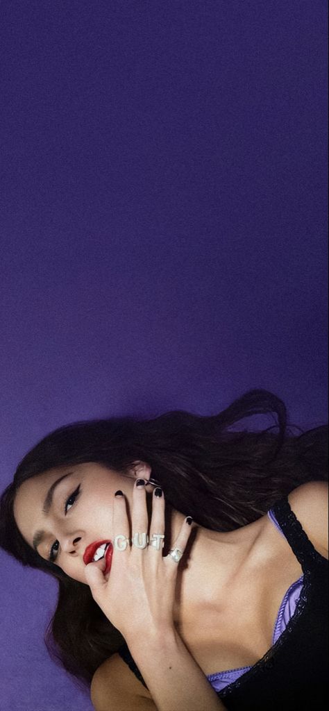 Guts Background Olivia Rodrigo, Olivia Rodrigo Guts Album Cover, Olivia Rodrigo Background Guts, Olivia Rodrigo Guts Photoshoot, Oliva Rodrigo Guts, Olivia Rodrigo Pc Wallpaper, Guts Background, Guts Nails Olivia Rodrigo, Guts Photoshoot