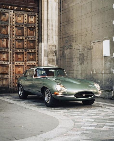 Jaguar E Type 1961, Jaguar Roadster, Jaguar Type E, Jaguar Type, Jaguar (cars), Enzo Ferrari, British Sports Cars, Jaguar Car, Jaguar E