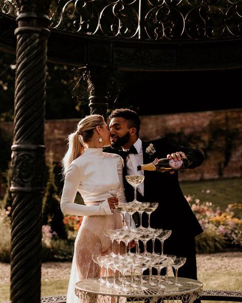 Outdoor Champagne Tower, Wedding Drinks Reception Ideas, Modern Outdoor Wedding, Champagne Tower Wedding, Reception Drinks, Wedding Drinks Reception, Drinks Wedding, Wedding Ponytail, Drinks Reception