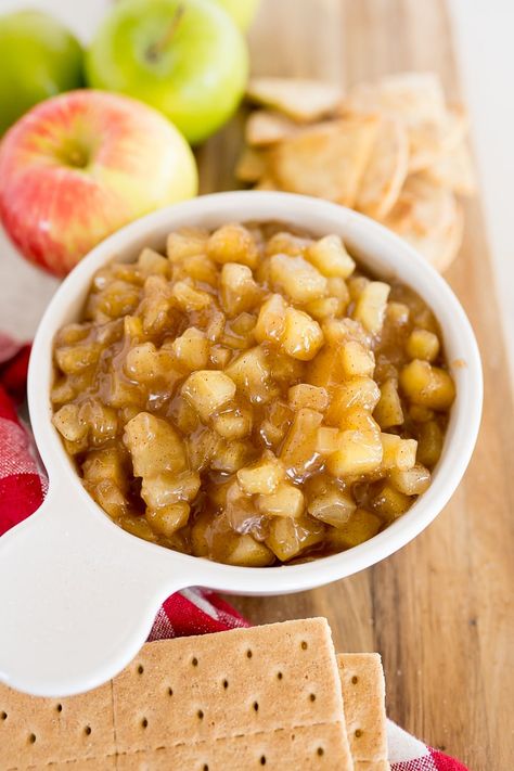 apple pie dip in a white bowl Old Fashion Apple Pie, Apple Pie Dip Recipe, Apple Pie Filling Desserts, Apple Pie Dip, Old Fashioned Apple Pie, Cold Dip, Apple Pie Desserts, Cold Dip Recipes, Dessert Dip Recipes