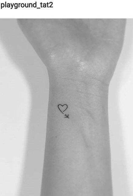 Airplane Tattoos, Muster Tattoos, Inspiration Tattoos, Cat Tattoos, Bff Tattoos, Tiny Tattoo, Diy Tattoo, An Arrow, Wrist Tattoo