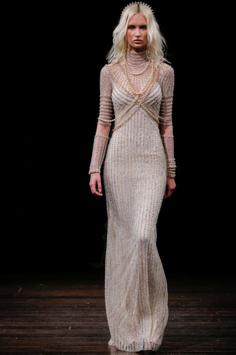 House Of Worth, Luxurious Dress, Abed Mahfouz, Luxurious Dresses, Naeem Khan, Fantasy Dress, Ostrich Feathers, Couture Gowns, Gorgeous Gowns