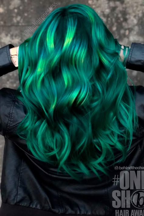 Dark To Light Green Hair, Dark Green Hair With Highlights, Light Green And Dark Green Hair, Dimensional Green Hair, Dark Green To Light Green Hair, Hair With Green Highlights, Purple And Green Hair, Dark Green Hair, Vivid Hair Color