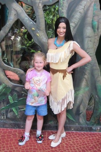 If you are wondering where to meet Pocahontas in Walt Disney World, she can currently be found in Animal Kingdom at Character Landing. Click here for three questions to ask her. Holloween Costumes, Inspired Costumes, Disneyland Princess, Youngest Daughter, Disney Face Characters, Disney Pocahontas, Modern Metropolis, Disney Cosplay, Halloween 2016