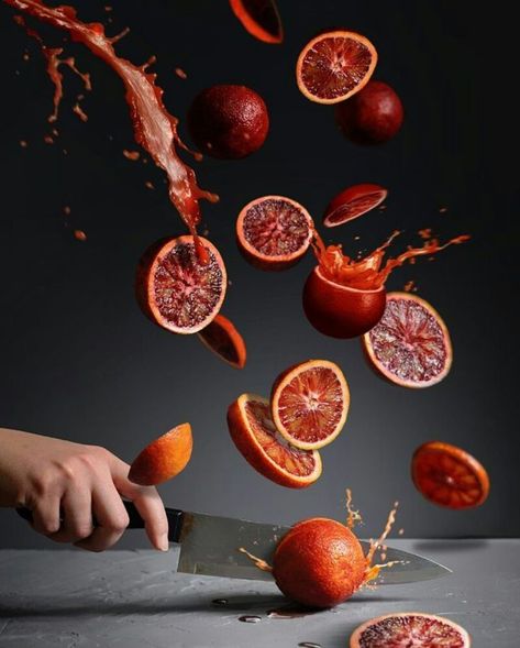 Food photography styling ideas | Dark and moody food photos | levitation oranges | Action photo | Motion Flying Food Photography, Creative Food Photography, Levitation Photography, Dark Food Photography, Food Art Photography, Minimal Photography, Photo Food, Digital Imaging, Fruit Photography