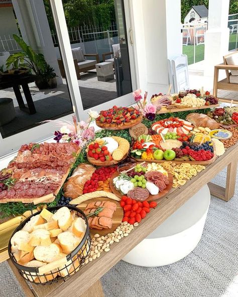 Food Buffet Ideas, Garden Party Food, Dessert Platters, Charcuterie Table, Garden Party Recipes, Food Buffet, Dessert Platter, Party Food Buffet, Charcuterie Inspiration