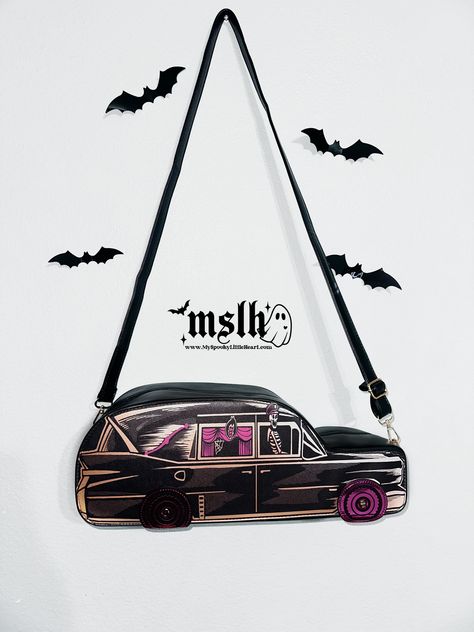 Length 18 inch x Width 5.9 inch x Height 6.4 inch A unique design that will turn everyone’s heads! Black interior with adjustable strap with two interior pockets. This purse can hold everything you need! Designed by WWH Halloween Purses, Last Responder, Goth Purse, Gothic Purse, Strega Fashion, Gothic Bag, Unique Handbags, Perfect Purse, Umbrellas Parasols