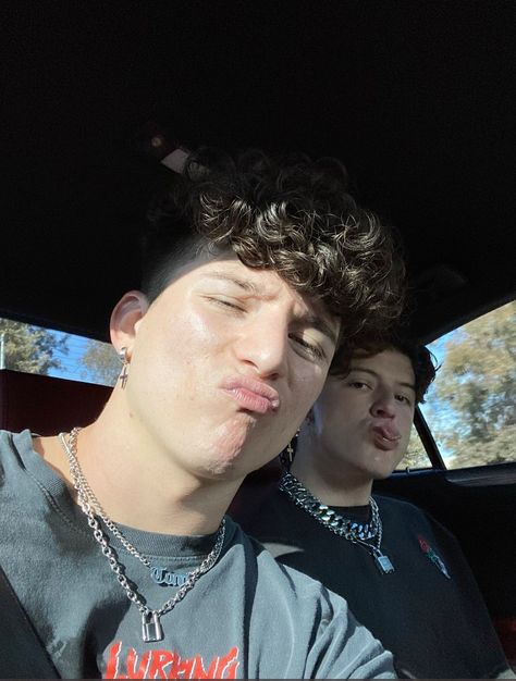 Brothers Wallpaper, Lopez Brothers, Nike Wallpaper Backgrounds, Boys With Curly Hair, Nike Wallpaper, Future Boyfriend, Choreography Videos, My Crush, Maquillaje De Ojos