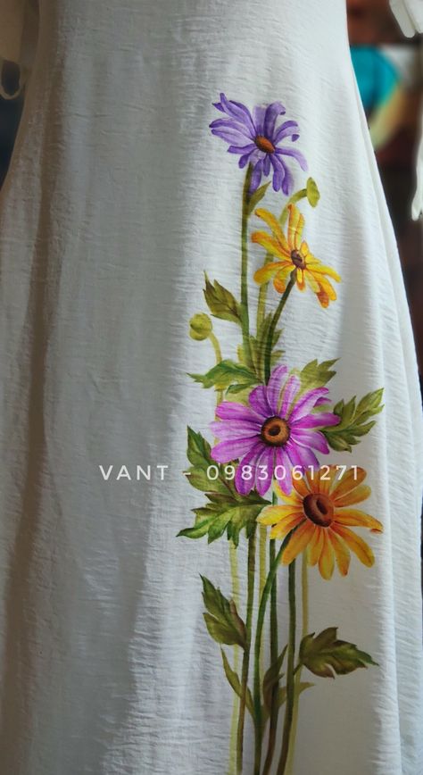 Dress Painting Ideas, Hand Painted Shirts Ideas, Fabric Painting Techniques Cloths, Fabric Colour Painting, Fabric Paint Shirt, Saree Painting Designs, Fabric Paint Diy, Painting Flowers Tutorial, Painted Clothes Diy