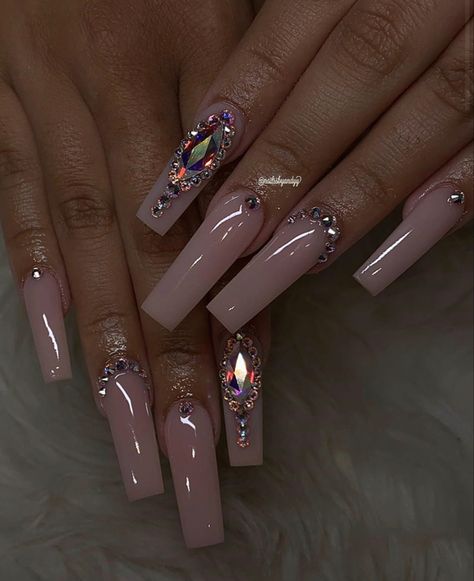 Nails With Big Rhinestones, Cute Bling Nails, Nude Bling Nails, Nude Pink Acrylic Nails, Pink Glam Nails, Nails Model, Diamond Nail Designs, Purple Acrylic Nails, Glamour Nails