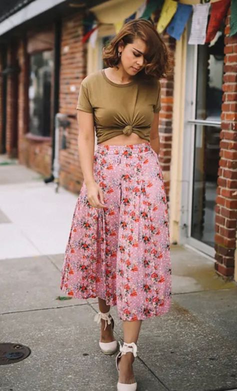 Pink Midi Skirt Outfit, Pink Midi Skirt, Midi Skirt Outfit, Long Skirts, Skirt Outfit, Skirt Outfits, Long Skirt, Midi Skirt, Skirt